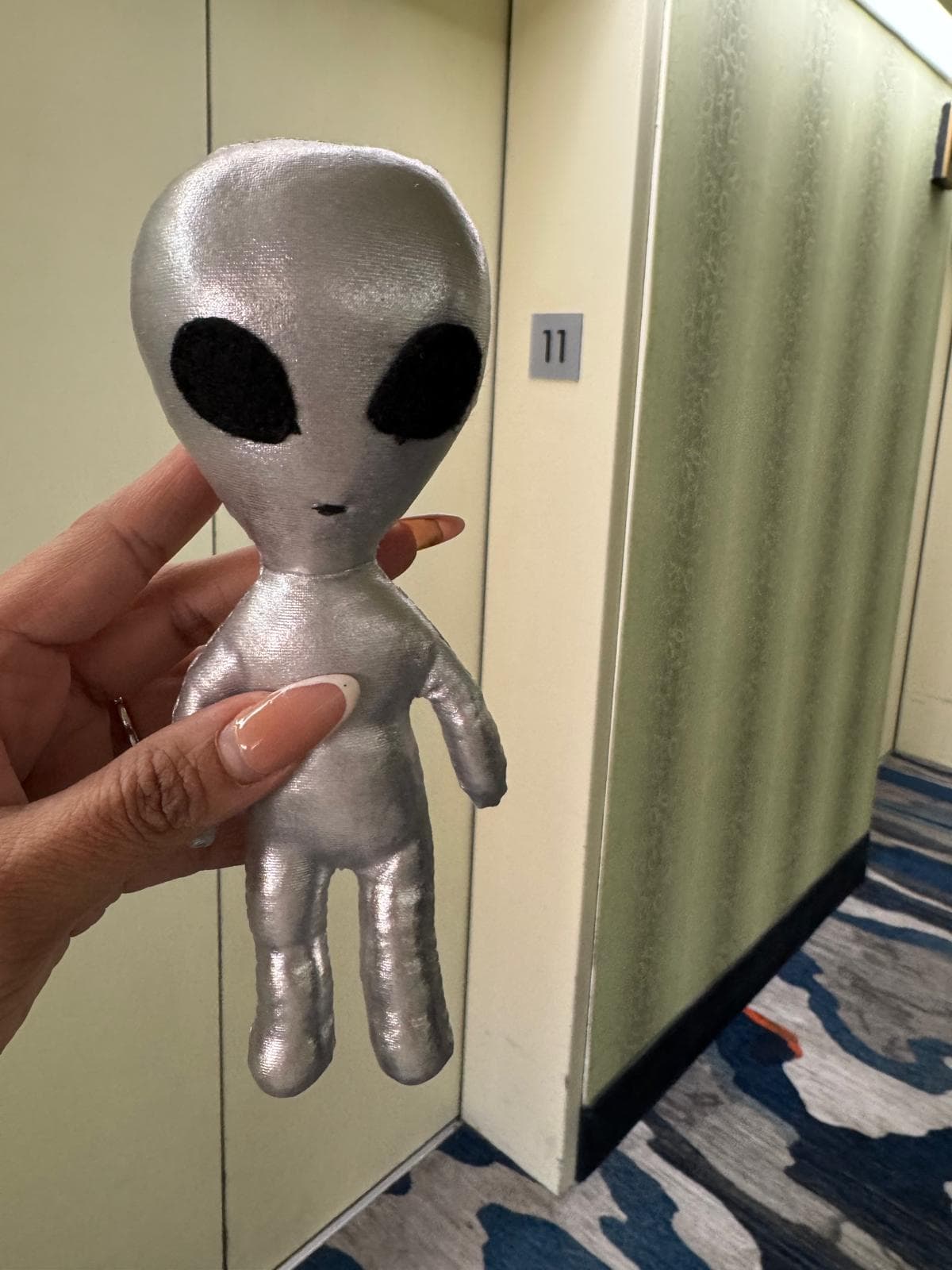 Mascota alien de campo